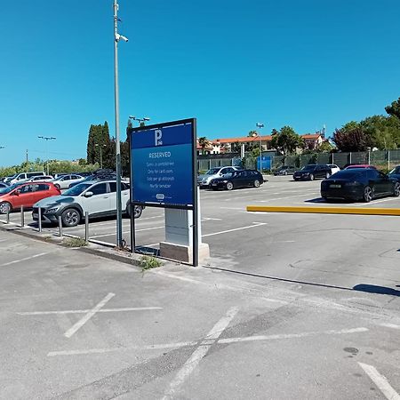 Sara Luxury In City Center Πόρετς Εξωτερικό φωτογραφία